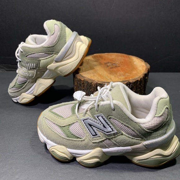 New Balance 9060 Toddler Sneakers Shoe Size-10 - Picture 1 of 8
